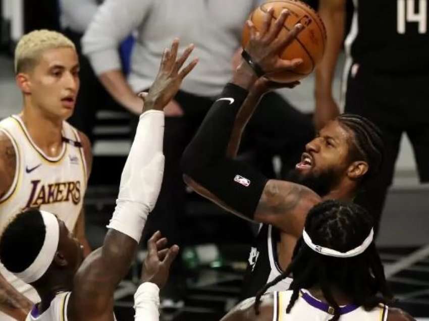 Clippers fitojnë derbin me Lakers