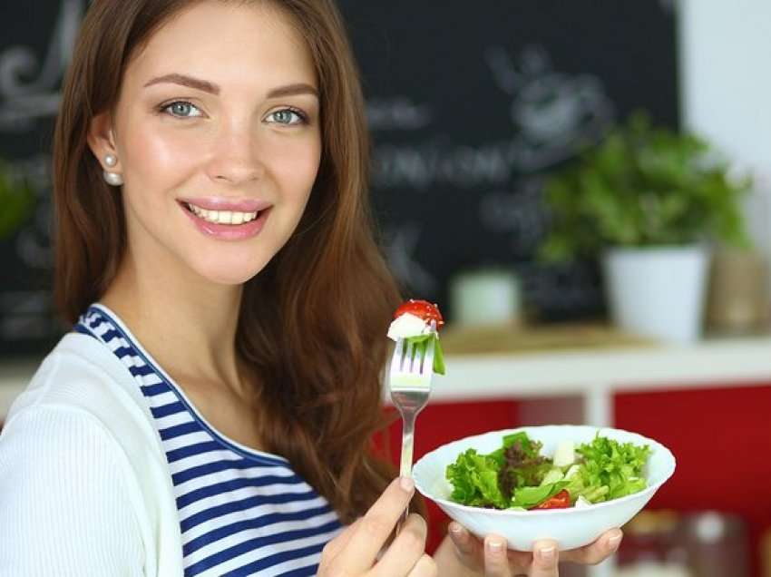 Nga fasulja te salmoni, nëse nuk doni të keni rrudha në fytyrë duhet të konsumoni këto ushqime