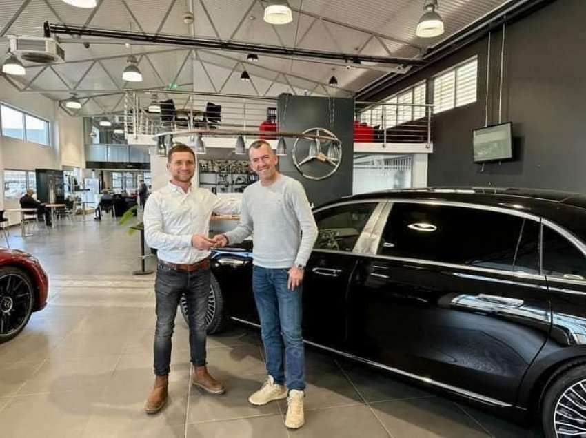 Biznesmeni vushtrrias sjell në Kosovë Maybach-in me 00 km, kushton mbi 200 mijë euro