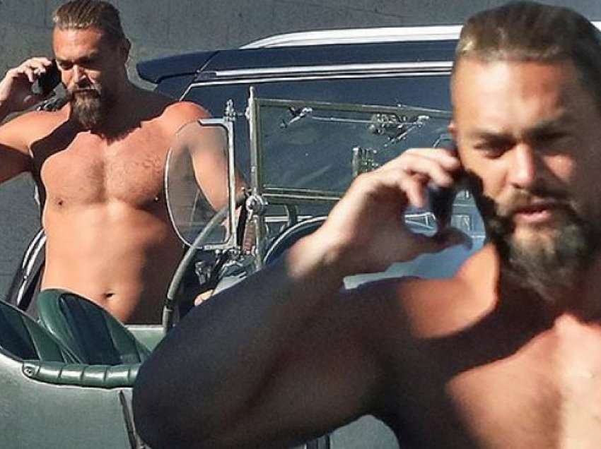 Jason Momoa shfaq fizikun e formësuar, endet pa këmishë rrugëve të Los Angelesit