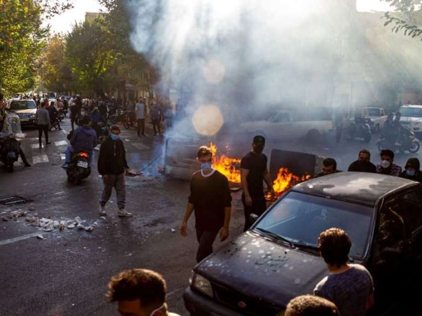 Të paktën 326 persona të vrarë nga protestat në Iran, 43 fëmijë