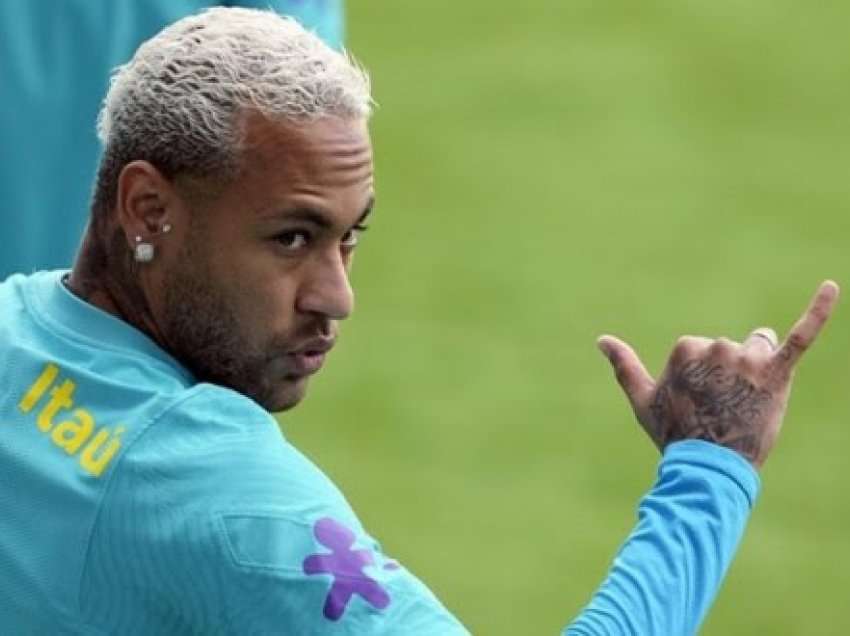 ​Neymar u vonua në takimin e Kombëtares braziliane për shkak të problemit me avionin