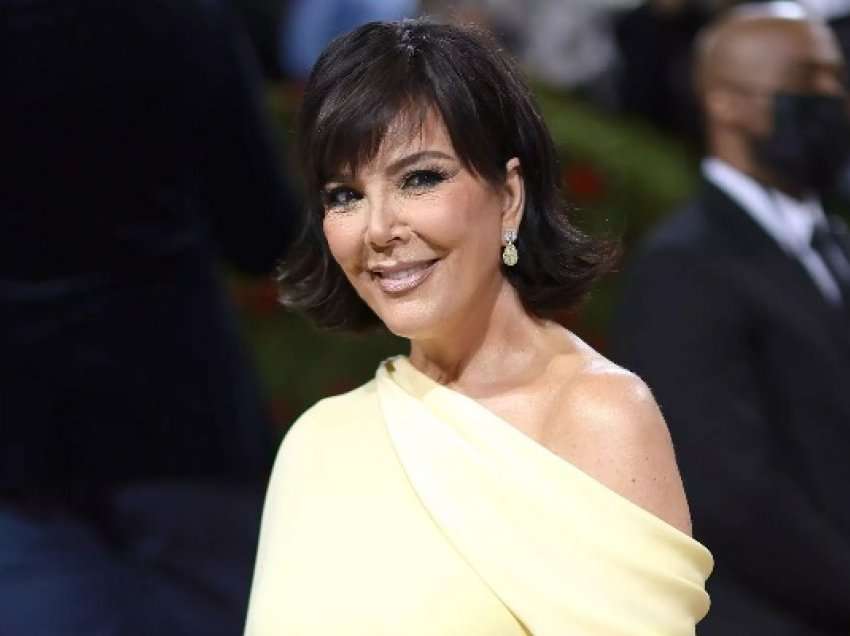 Kris Jenner pozon për herë të parë në kopertinën e revistës “Vogue”