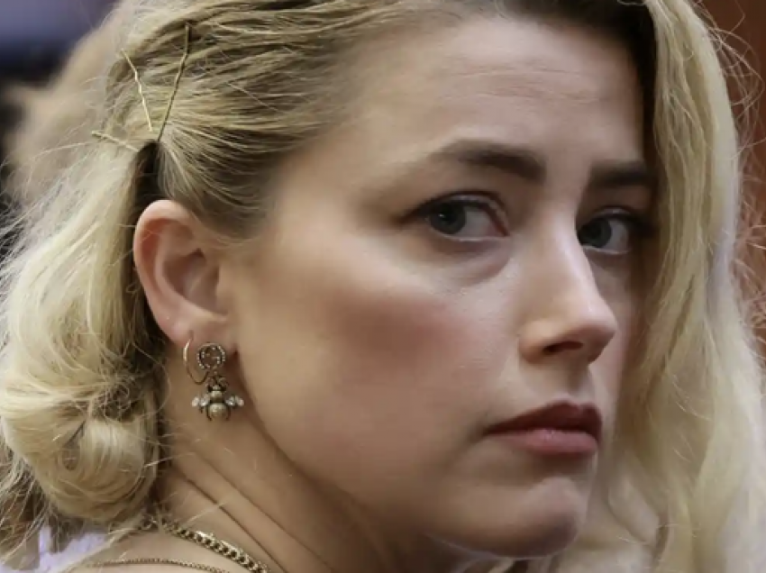 Me qindra firma po mblidhen në mbështetje të aktores Amber Heard: 'U përdor për argëtim'