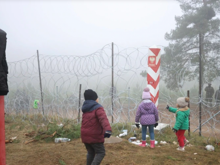 Lufta në Ukrainë, një ‘perde’ prej telash me gjemba ngrihet në Evropë