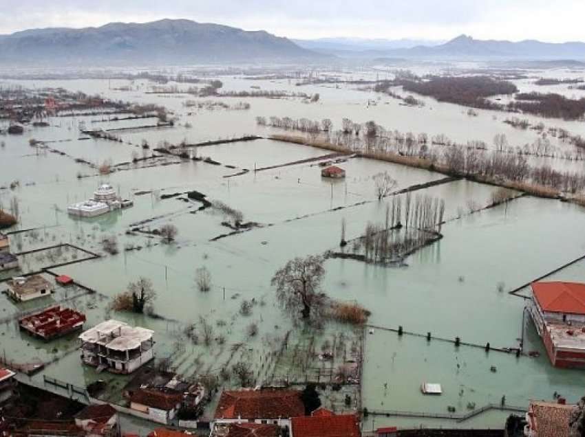 Priten përmbytje në disa zona/ Shiu, shpresa e vetme nga qielli për t’i shpëtuar fashës 800 kWh