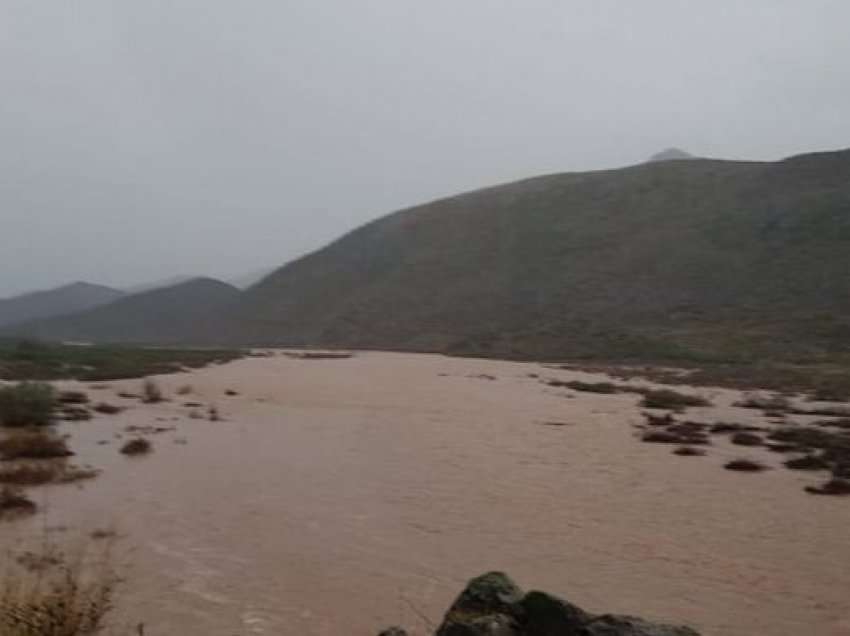 Moti bën “kërdinë” në Shqipëri! Probleme të mëdha, banesa dhe toka të përmbytura