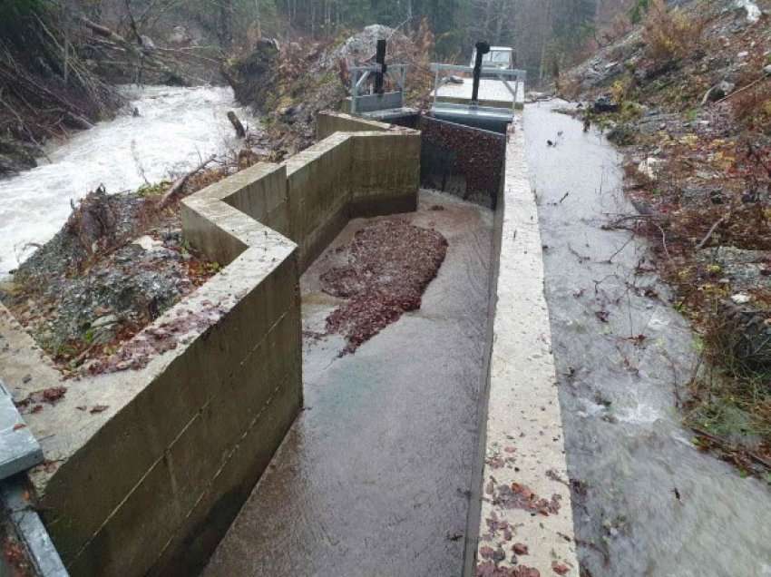 ​Disa fshatra të Gjakovës pa ujë për shkak të turbullirës