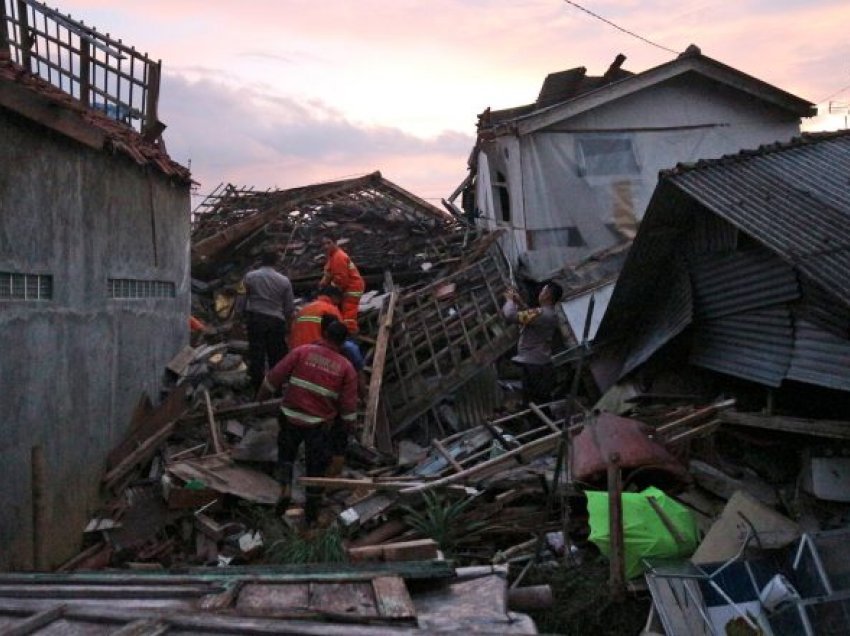 Tërmeti i tmerrshëm në Indonezi; rëndohet shumë bilanci i viktimave