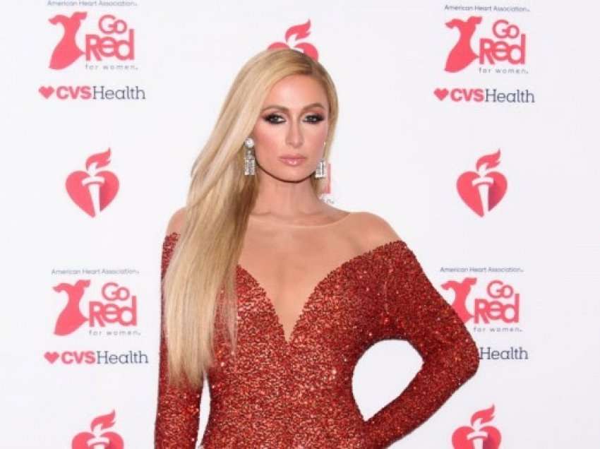 ​Paris Hilton planifikon të ndajë historinë e saj në “Paris: The Memoir”