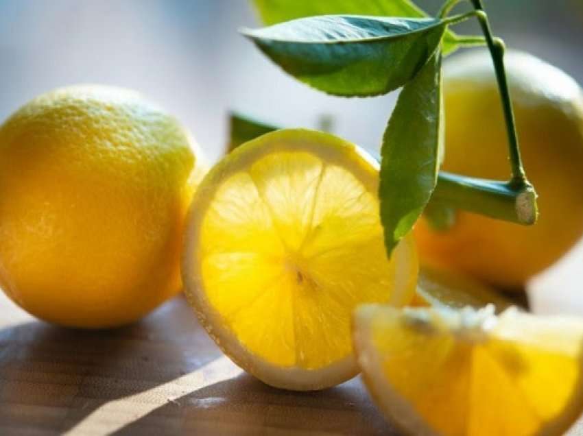 ​A ju pëlqen limoni? Ja çfarë mund t'ju ndodhë nëse e konsumoni shumë