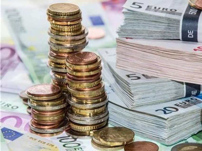 Dollari në pikiatë, ja çfarë po ndodh me Euron, njihuni me këmbimin valutor për sot