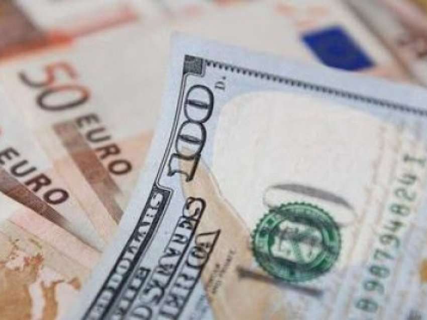 ​Dollari i qëndrueshëm, euro është forcuar lehtë