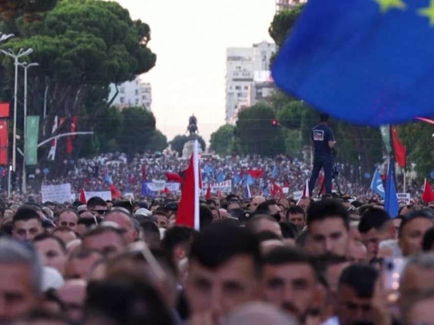 Policia i tha “JO” protestës së PD-së përpara Kryeministrisë në 6 dhjetor, BE me qëndrim ndryshe