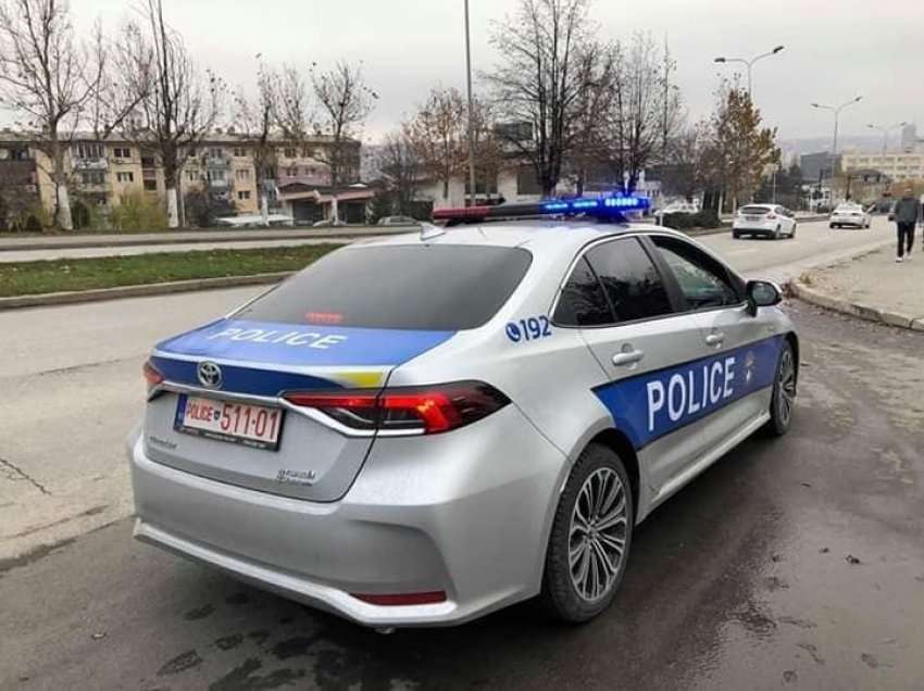 Po dërgohej në paraburgim, 34-vjeçari ik nga vetura në lëvizje, e policisë