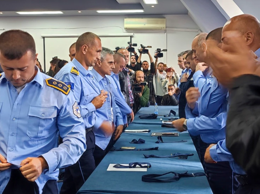 Çfarë pas arritjes së marrëveshjes për targa!? A duhet të rikthehen policët serbë në detyrë, ky është shpejgimi i juristit