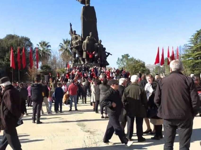 ​Qytetarët nga Kosova në Vlorë për festën e 28 nëntorit, kërkojnë bashkim kombëtar