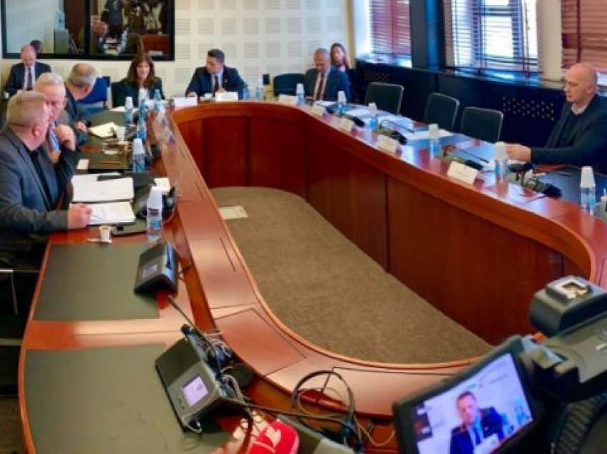 Përplasje mes PDK-së e VV-së në Komision për Projektligjin për pensionet e zyrtarëve policorë