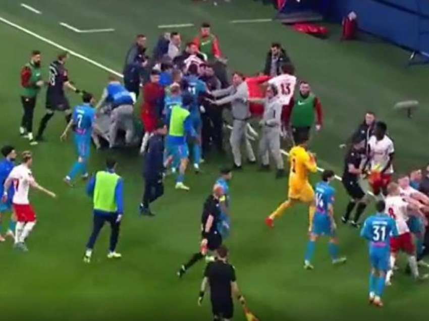 Sherr masiv në Zenit-Spartak: 70 persona në fushë, shkelma, grushta dhe 6 të përjashtuar