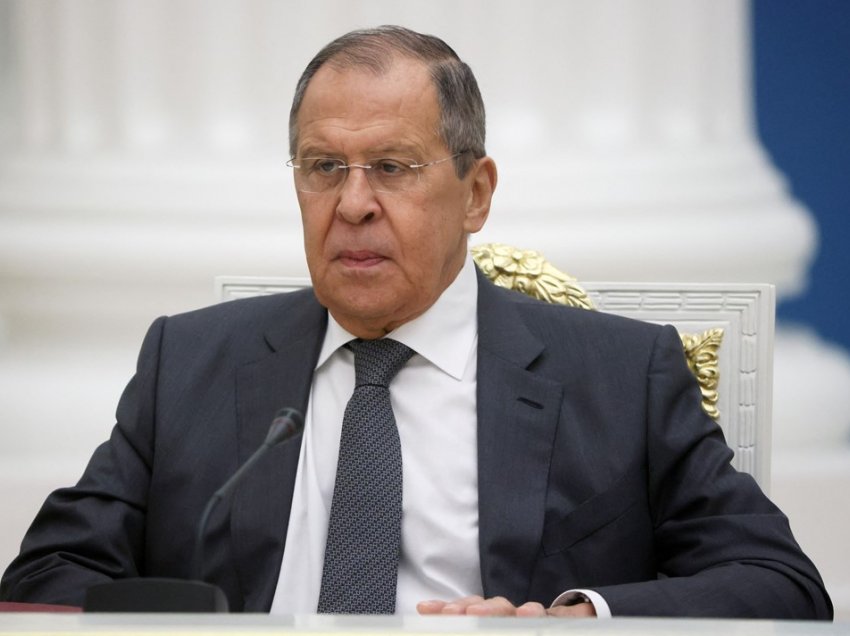 Lavrov: Të shmanget “përplasja mes fuqive bërthamore”