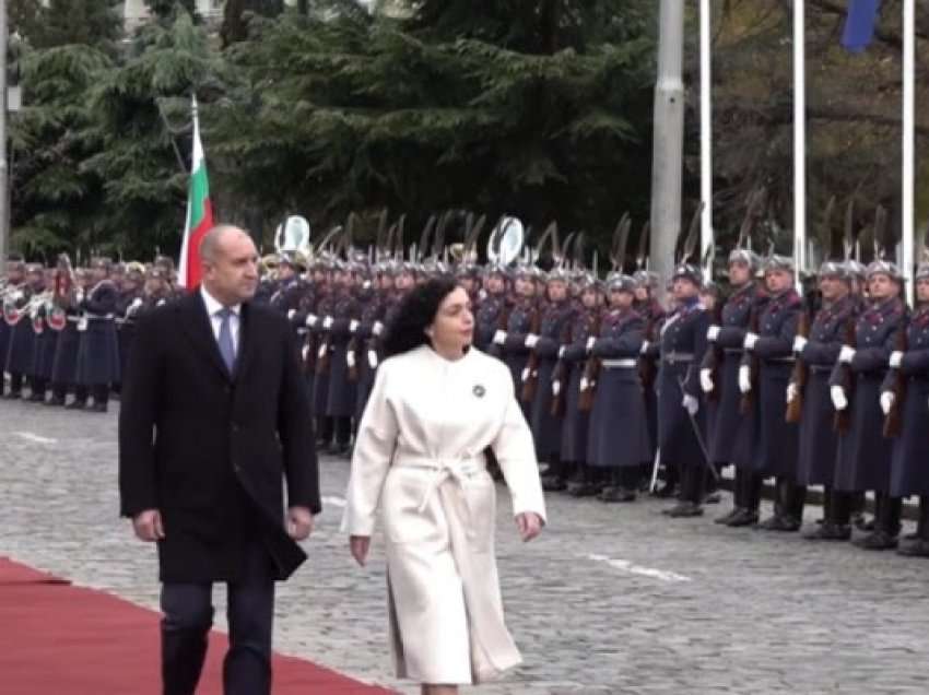 Osmani pritet me ceremoni të lartë shtetërore nga homologu i saj bullgar