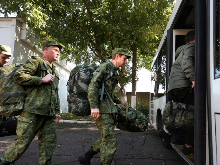 Rusia ofron shlyerjen e kredive dhe përfitime të tjera për t'i joshur rekrutët