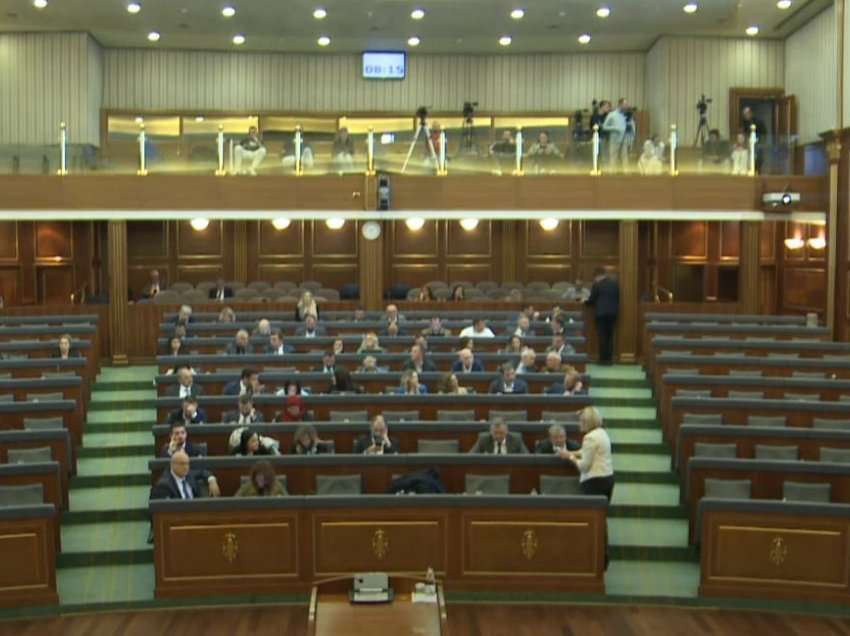 Opozita lëshon seancën, në sallë vetëm kjo deputete