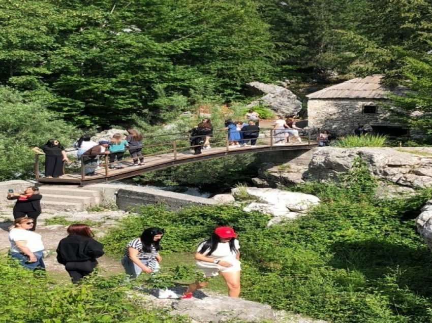 Alpet ndër destinacionet më të vizituara,mbi 210 mijë turistë në nëntë muaj