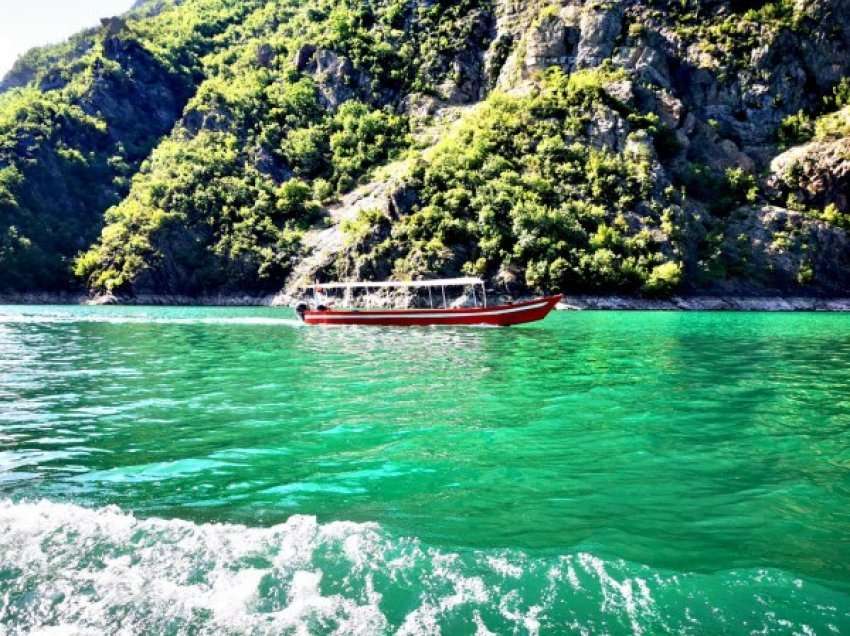 ​Lugina e Shalës, tërhoqi rreth 33 mijë turistë