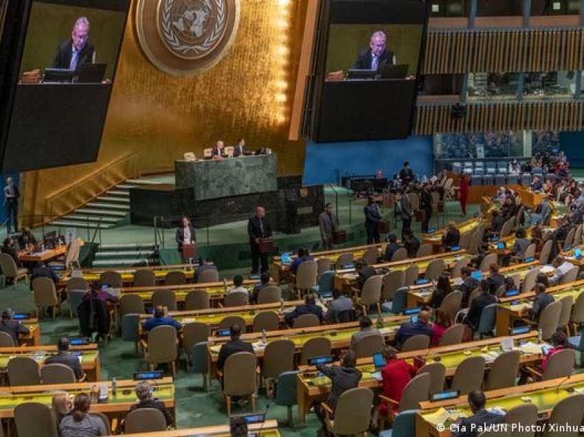 Asambleja e Përgjithshme e OKB-së dënon aneksimin rus të katër rajoneve ukrainase