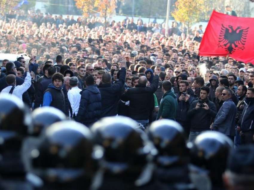 Shqiptarët duhet ta kthejnë Shkupin në kryeqendër të tyre! / T’ia vënë lakun në fyt integrimit të Maqedonisë V.