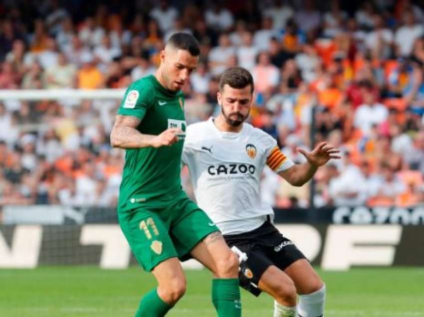 Valencia merr një pikë në derbi