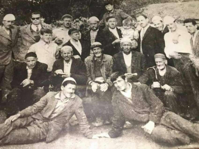 Një foto historike e Lezbalive. Ky është “shtabi i përgjithshëm” që para 50 vitesh ishin vetëm 30 e sot 3000