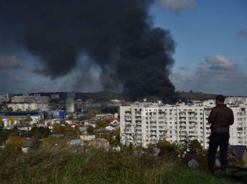 Më shumë se 30 vendbanime në Ukrainë janë goditur nga sulmet ruse