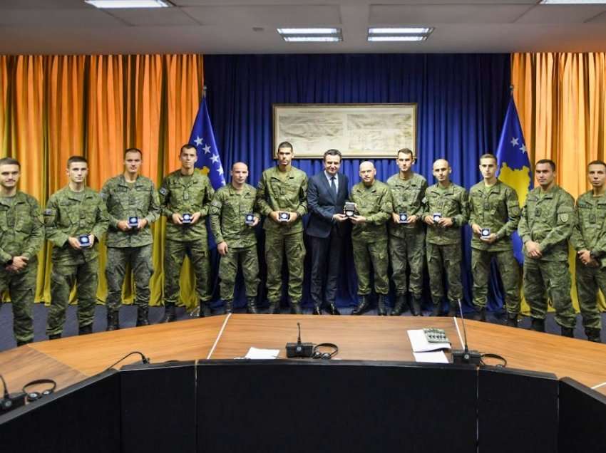 Kurti takohet me ekipin e FSK-së që fitoi medalje të argjendtë në garën “Cambrian Patrol 22” 