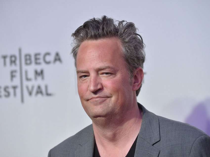 ​Matthew Perry “s’dinte të ndalonte” pirjen në kulmin e famës së tij në Friends