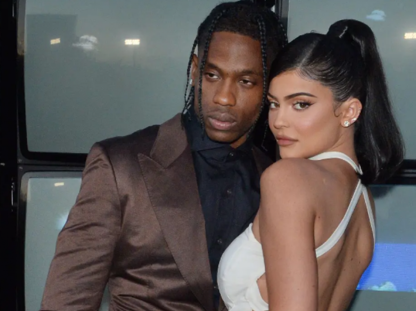 Travis Scott mohon të ketë tradhtuar Kylie Jennerin me modelen Rojean Kar