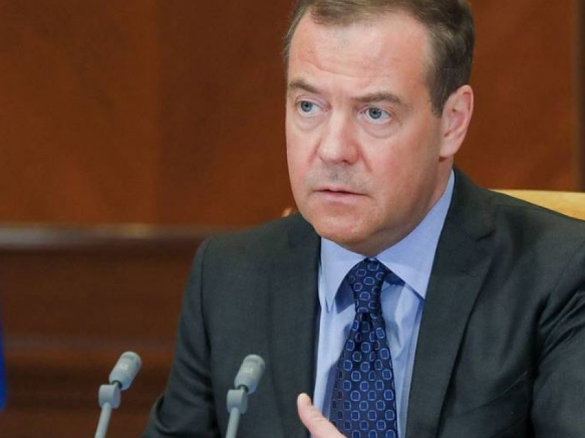 Rusisë po i mbarohen pajisjet luftarake? Medvedev: Mos shpresoni kot, prodhimi është rritur