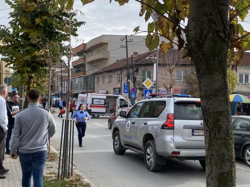 Plagosja me armë në qendër të Podujevës, edhe dy të dyshuar vazhdojnë të jenë në arrati