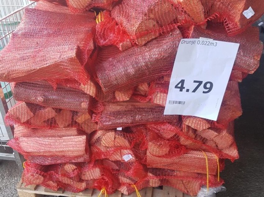 Katër drunj të shkurtuar, 4.79 euro në një market të madh në Kosovë