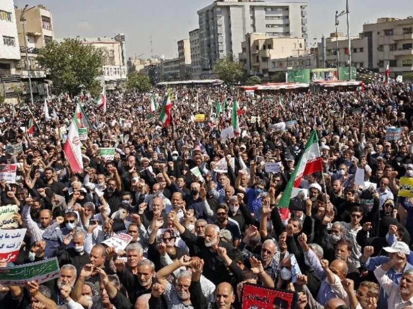 Sërish përleshje mes protestuesve dhe policisë në Iran