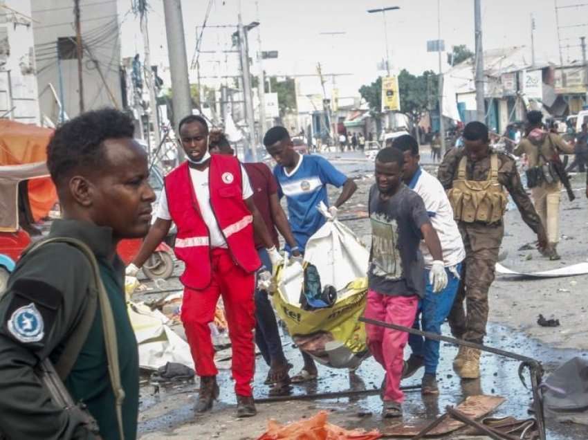 Dhjetra të vrarë nga shpërthimi i dy makinave bombë në Somali