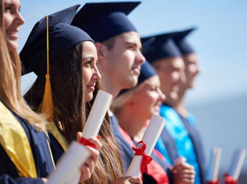 Studentët me rezultate mesatare bëhen liderë më të mirë