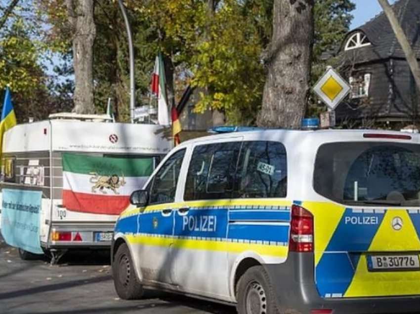 Protestat kundër regjimit iranian kthehen të dhunshme në Berlin, tre burra mbeten të plagosur