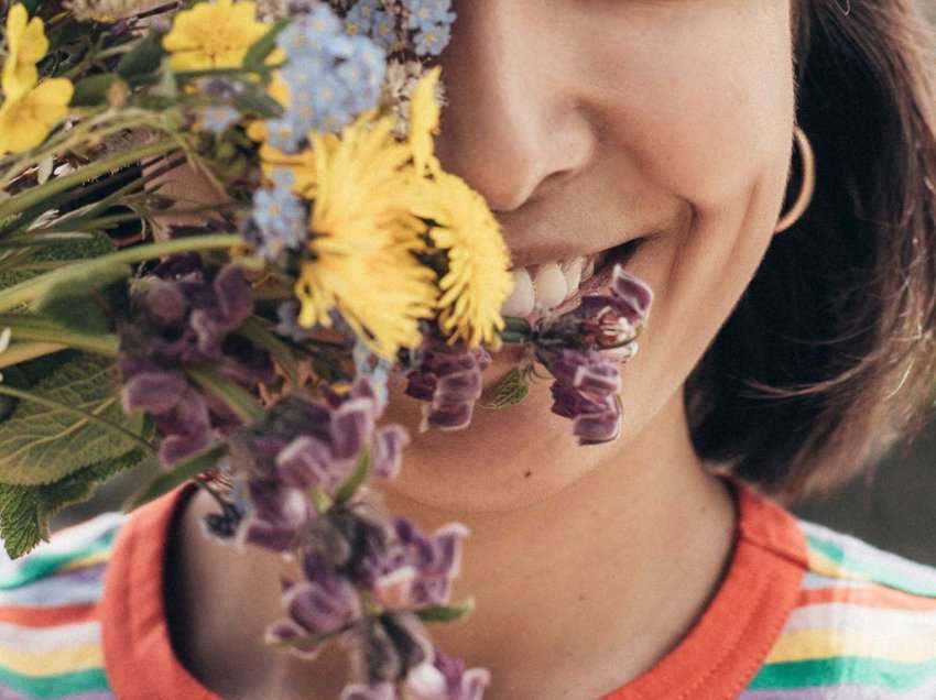 Ja çfarë i ndodh trurit tonë kur nuhasim një parfum