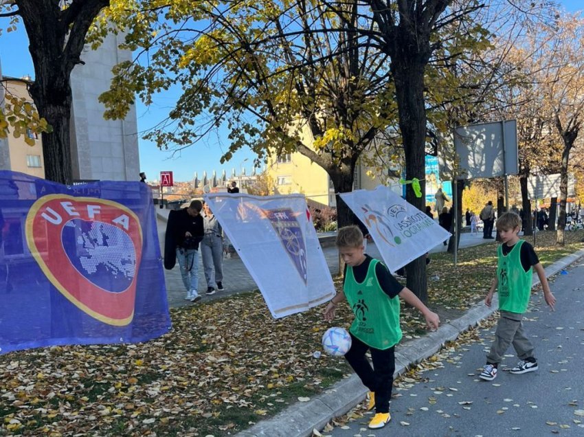 U mbajt aktiviteti i radhës “Futbolli i rrugës” në kryeqytet 