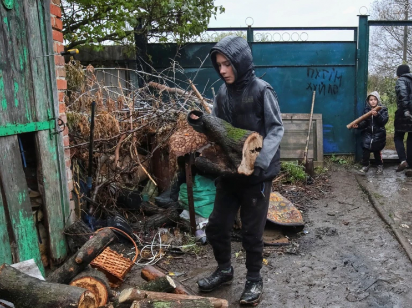 Banorët e Çernihivit në Ukrainë përgatiten për dimër të ashpër