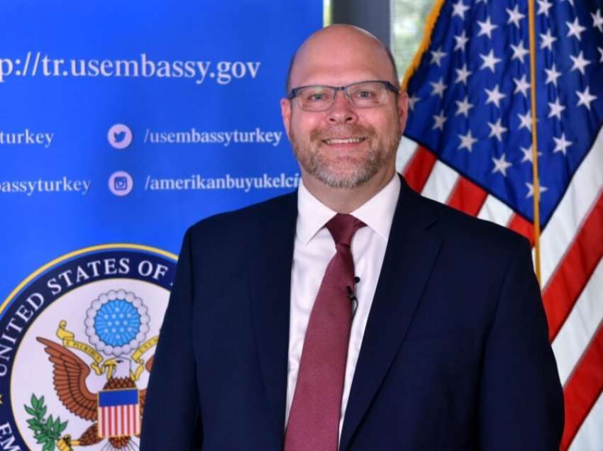 Zbatimi i marrëveshjes për dokumentet/ Deklarohet ambasadori amerikan