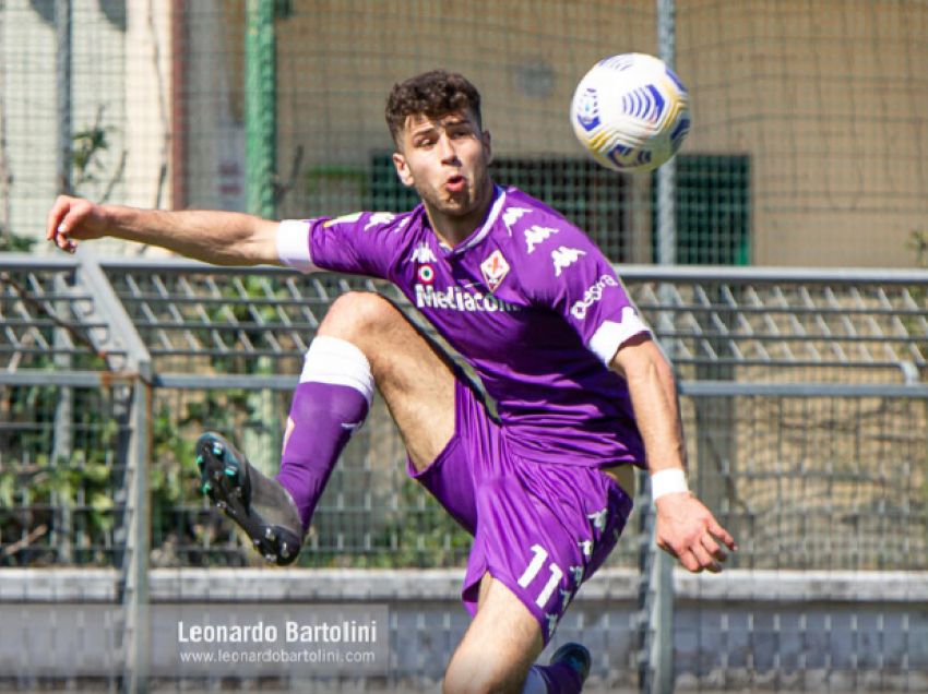 Fiorentina mposht Milanin, vendimtar goli i talentit të Shqipërisë