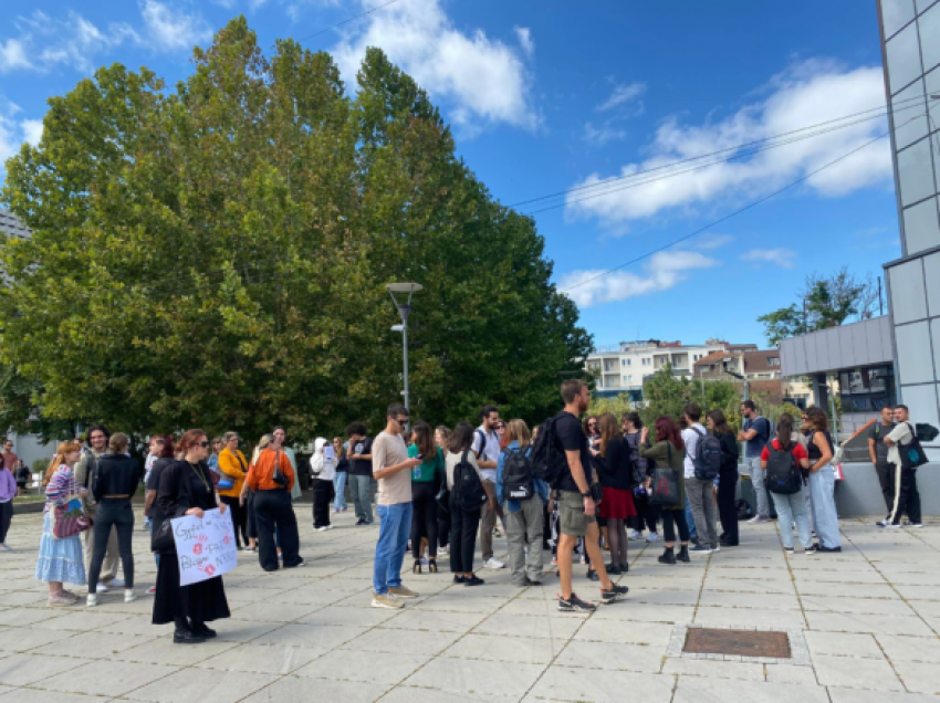 Rasti i 11 vjeçares, vazhdon protesta